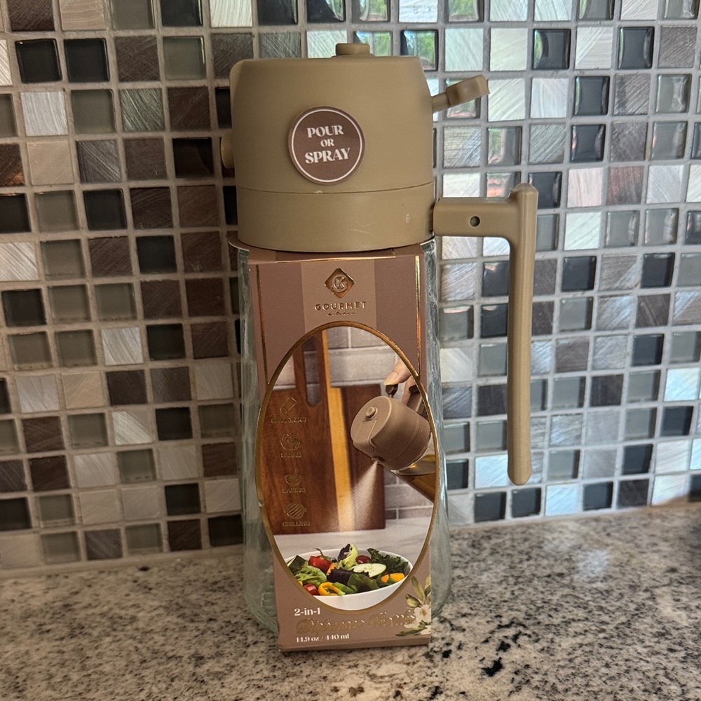 Tan 2-in-1 Pour or Spray Oil Dispenser